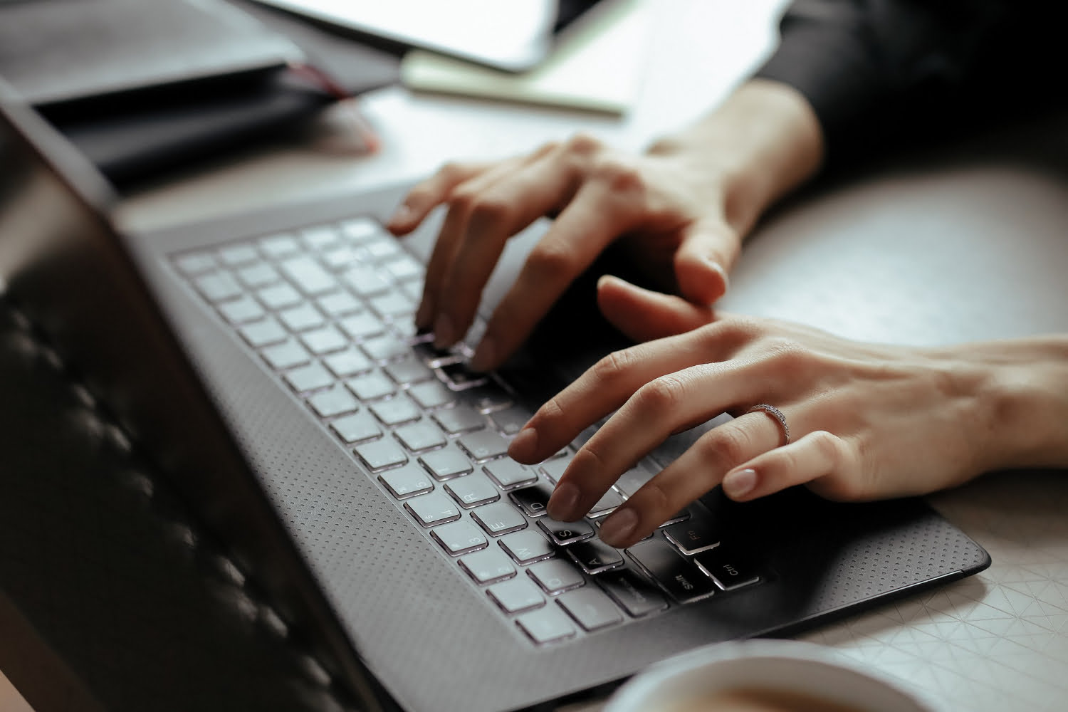 beautiful-young-woman-home-office-working-from-home-teleworking-concept (2)